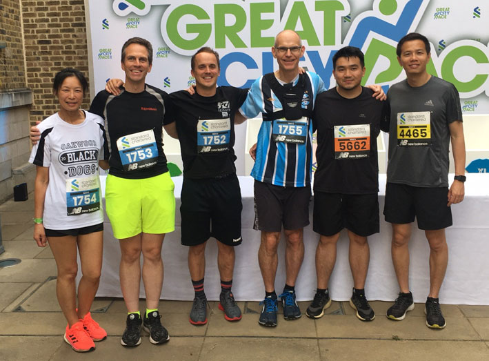 Image From
left: Joanne Tang, Tom Boundy, Chris Williams, David Maclean, Boon Low and
Alvin Hong - Sean Gunning completed the run, but was unable to be present for
the photo